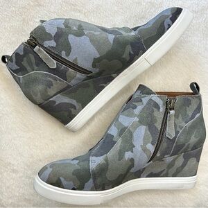 Linea Paola Felicia Camouflage Print Suede Sneakers